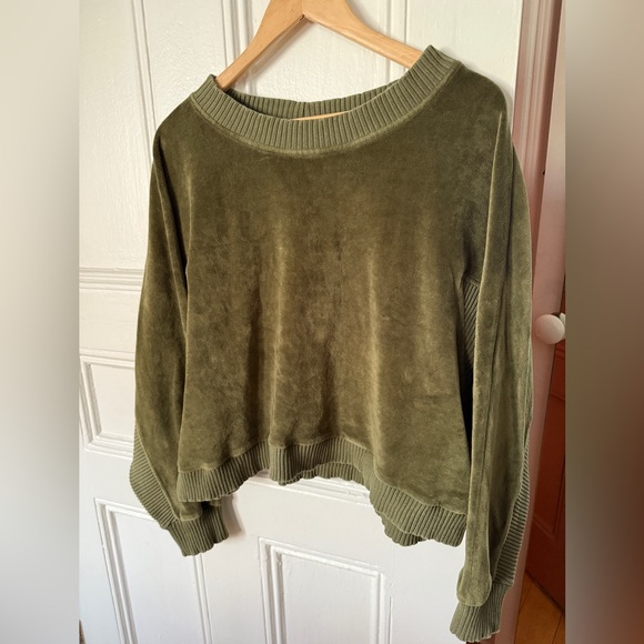 Suzi Kondi Dulia Top and Tosk Harem Pants, green velour (color is “dunmore”) - Picture 6 of 10